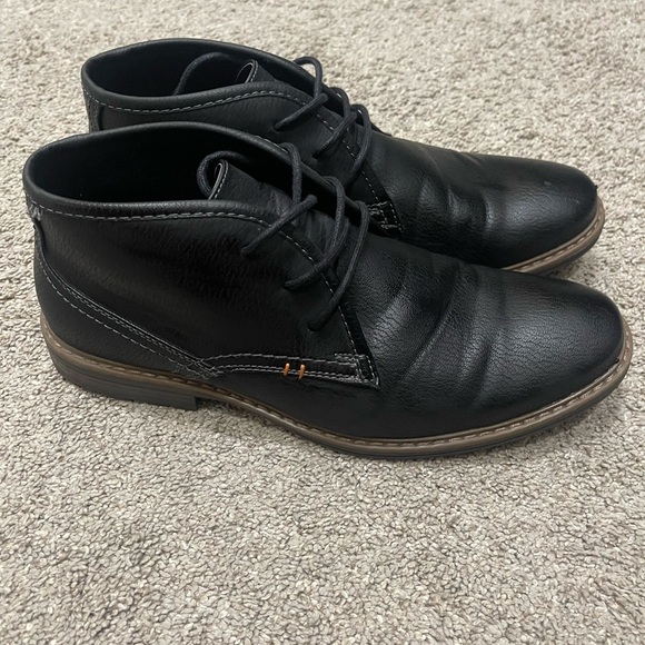 Black Leather Chukka Boots with Classic Lacing - Picture 2 of 6